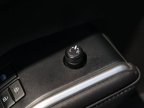 Used 2020 Toyota Highlander XLE image 16