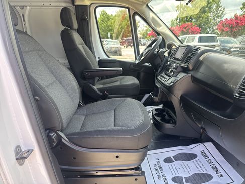 Used 2025 RAM ProMaster 2500 w/ Convenience Group FWD image 28