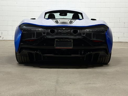 Used 2024 McLaren Artura RWD image 8