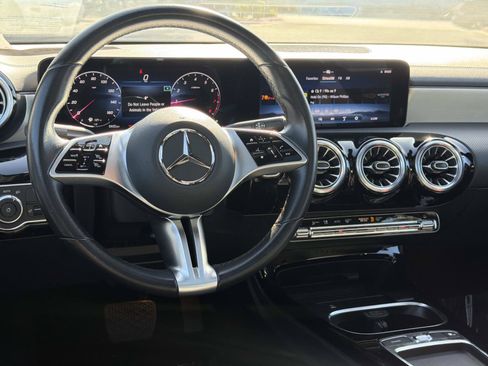 Used 2025 Mercedes-Benz CLA 250 image 7