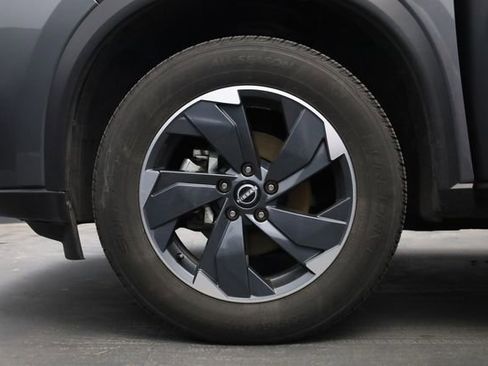 Used 2025 Nissan Rogue SV image 8