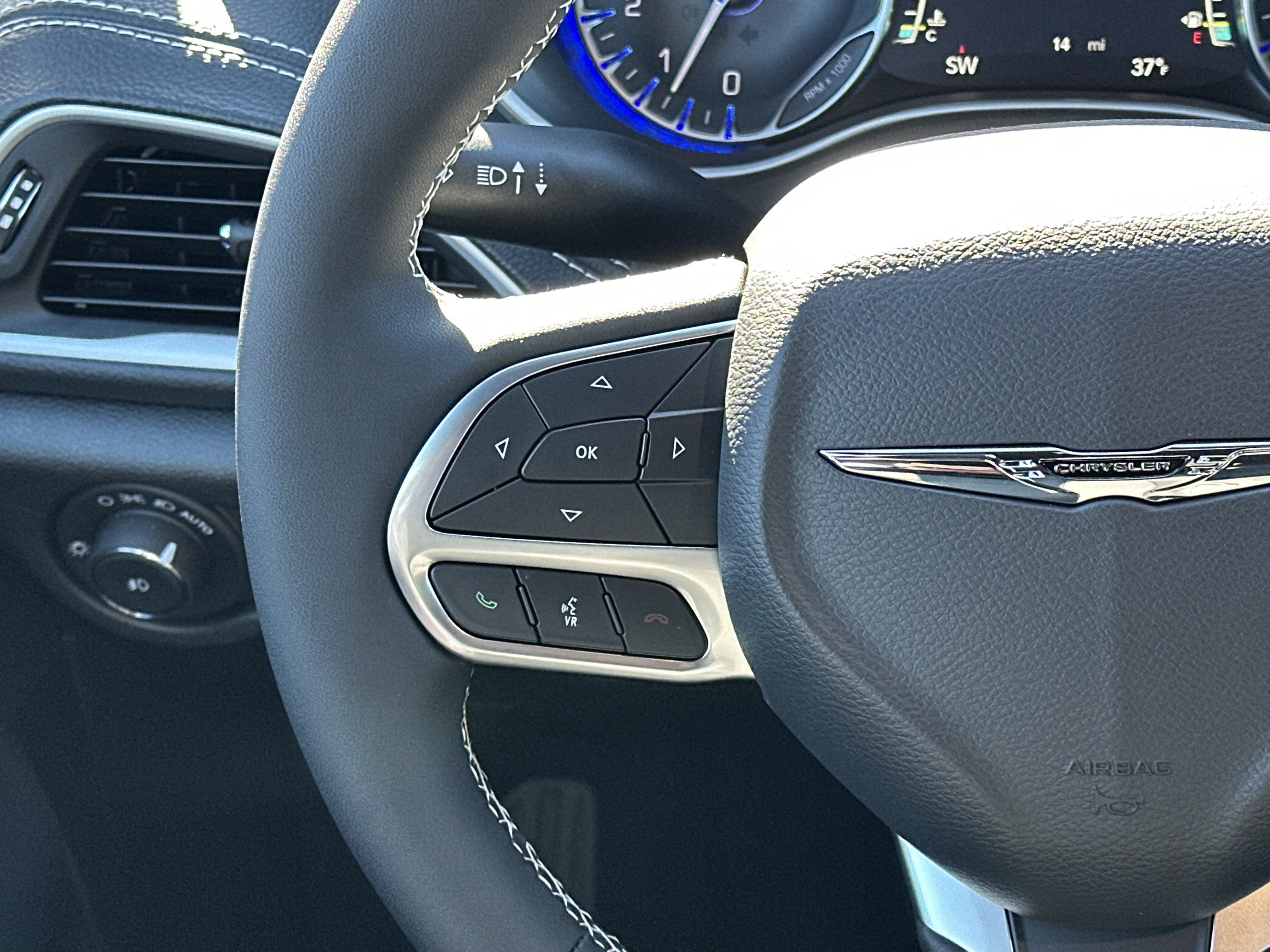 New 2026 Chrysler Pacifica Select FWD image 28
