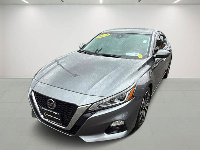 Certified 2022 Nissan Altima 2.5 Platinum image 1