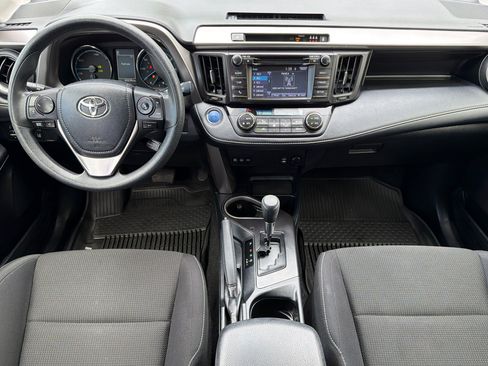 Used 2018 Toyota RAV4 LE AWD/4WD image 13