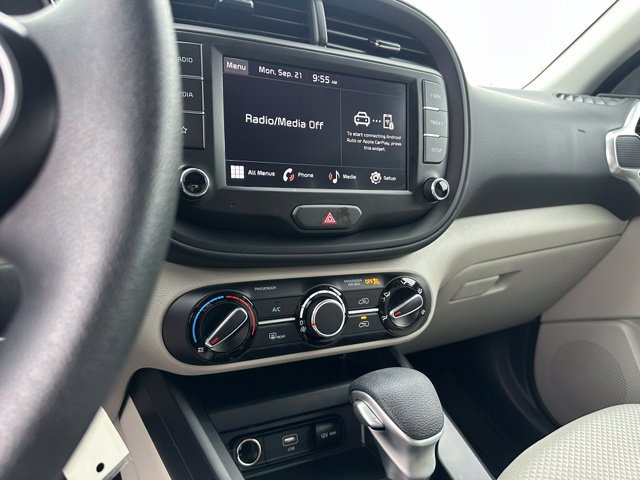 Used 2025 Kia Soul LX FWD image 19