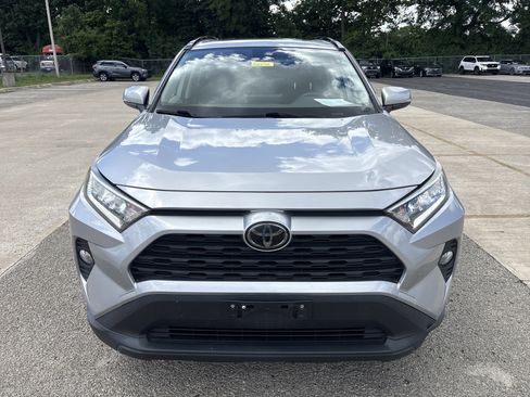 Used 2019 Toyota RAV4 XLE w/ Convenience Package FWD image 2