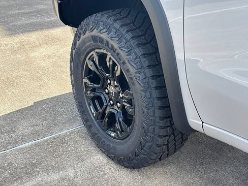 New 2026 Chevrolet Silverado 1500 ZR2 w/ LPO, Dark Essentials Package AWD/4WD image 17
