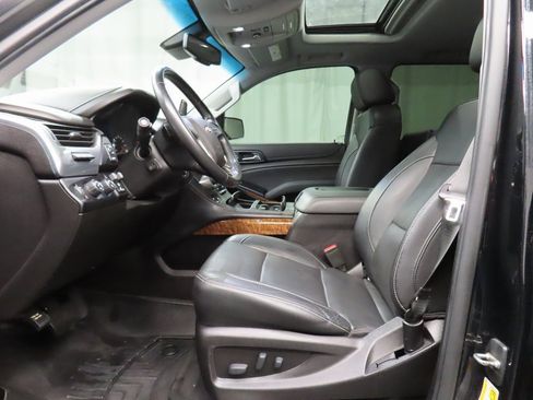 Used 2019 Chevrolet Suburban Premier image 9