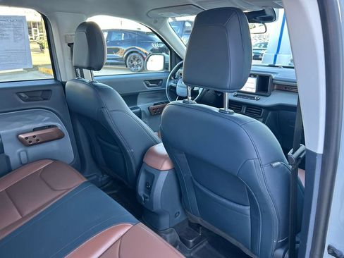 Used 2022 Ford Maverick Lariat image 19