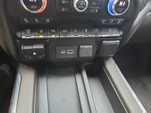 Used 2022 GMC Sierra 3500 Denali w/ Denali Ultimate Package image 20