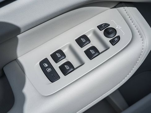 New 2026 Volvo XC60 B5 Ultra w/ Protection Package Premier image 34