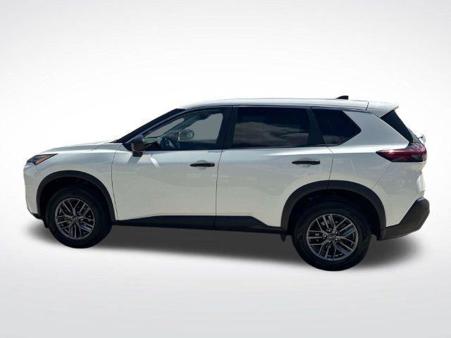 Used 2023 Nissan Rogue S AWD/4WD image 6