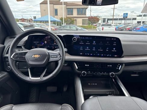 Used 2025 Chevrolet Tahoe Premier AWD/4WD image 14