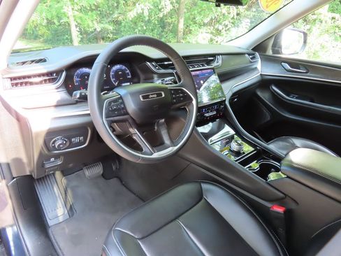 Certified 2023 Jeep Grand Cherokee Limited w/ Luxury Tech Group II AWD/4WD image 23