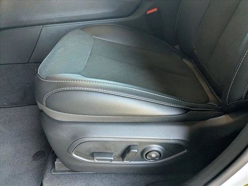 New 2025 Jeep Grand Cherokee Altitude image 4