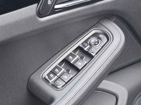 New 2026 Porsche Macan AWD/4WD image 19