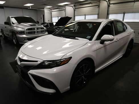 Certified 2023 Toyota Camry SE w/ Convenience Package AWD/4WD image 3