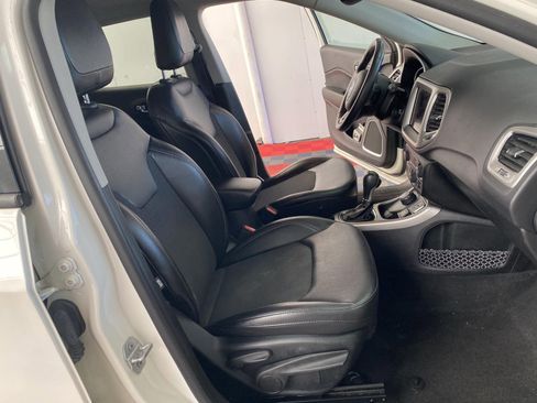 Used 2019 Jeep Compass Latitude w/ Popular Equipment Group AWD/4WD image 7
