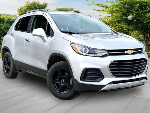 Used 2018 Chevrolet Trax LT w/ LT Convenience Package AWD/4WD image 1