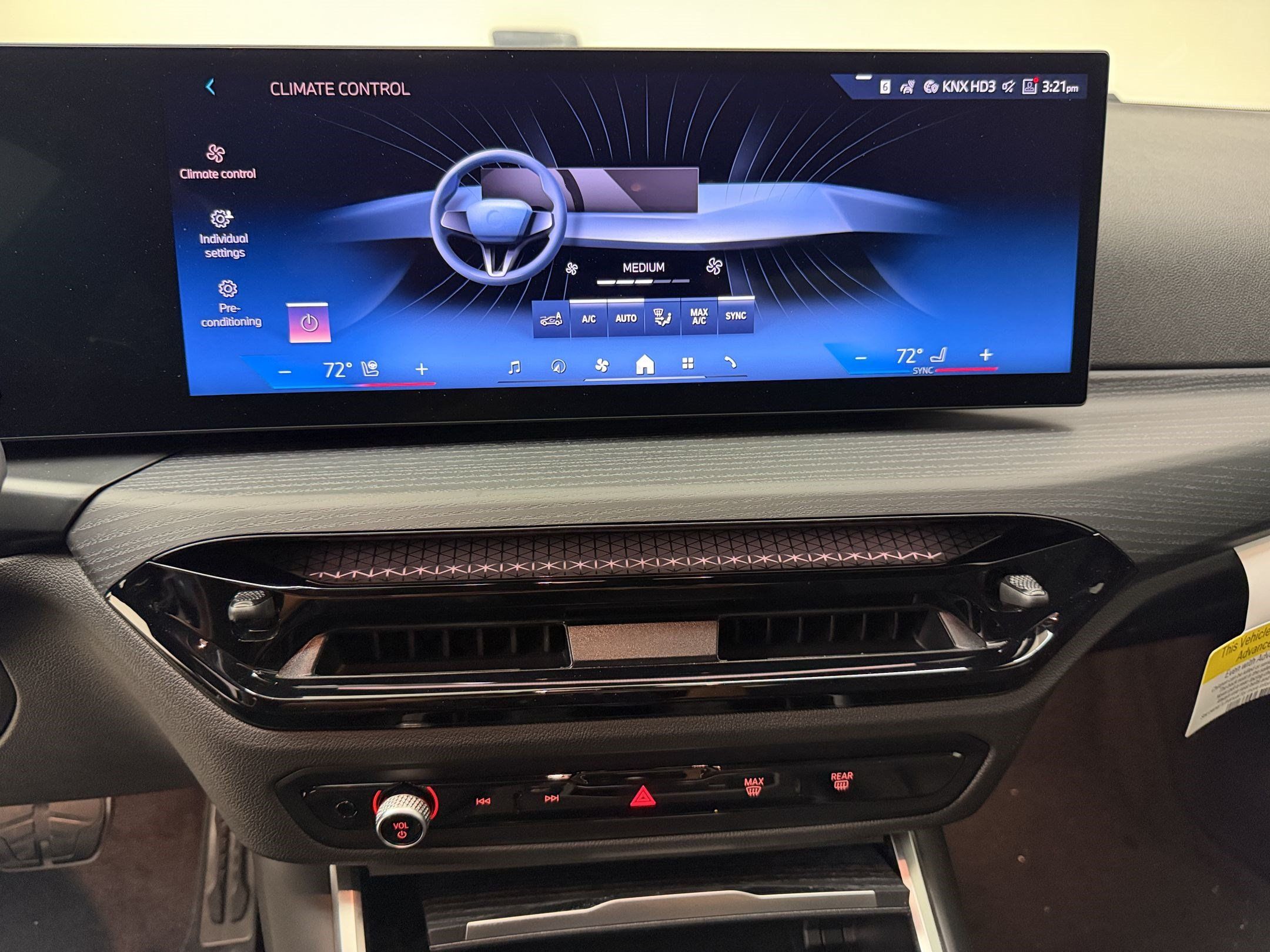 New 2026 BMW 330i Sedan w/ M Sport Package RWD image 21