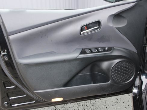 Used 2021 Toyota Prius Prime LE image 40