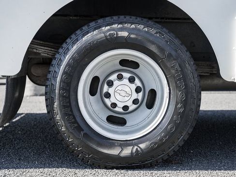 Used 2009 Chevrolet Express 3500 image 19