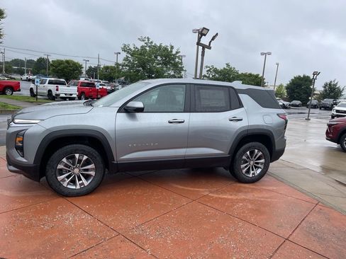 Used 2025 Chevrolet Equinox LT w/ Safety and Technology Package FWD image 5