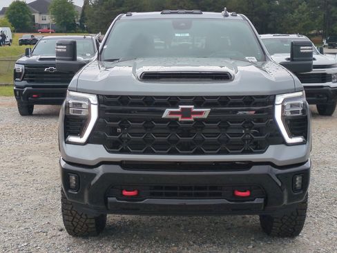 New 2026 Chevrolet Silverado 2500 ZR2 AWD/4WD image 3
