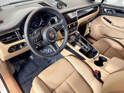 Used 2026 Porsche Macan AWD/4WD image 4