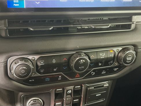 Used 2025 Jeep Wrangler Sahara w/ Safety Group image 23