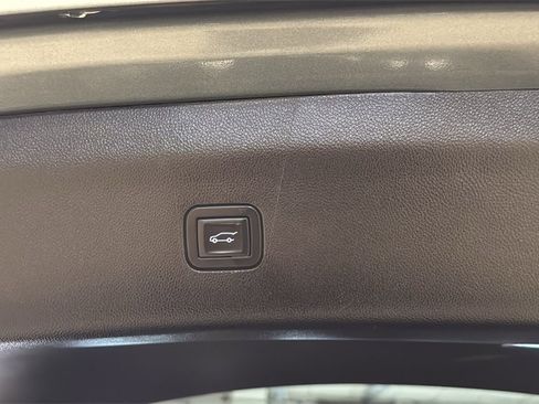 Used 2023 Buick Enclave Essence w/ Sound and Sites Package image 17