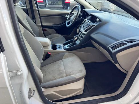 Used 2014 Ford Focus SE w/ SE Winter Package FWD image 25