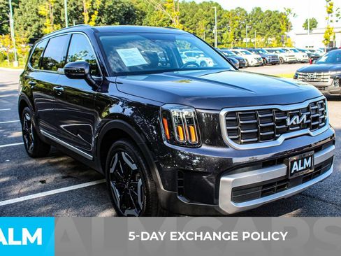 Used 2025 Kia Telluride S FWD image 3