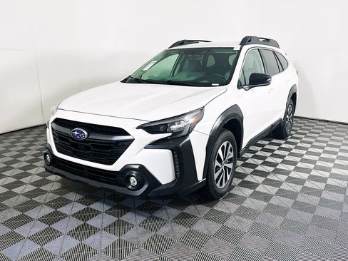 Used 2023 Subaru Outback Premium AWD/4WD image 7