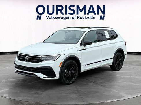 Used 2022 Volkswagen Tiguan SE R-Line AWD/4WD image 2