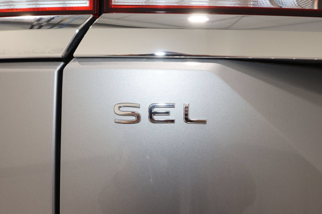 Used 2024 Volkswagen Atlas SEL AWD/4WD image 35