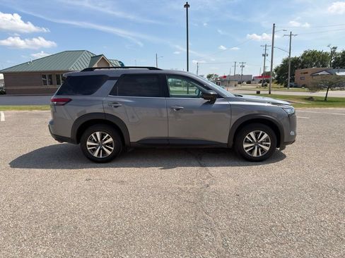 Used 2026 Nissan Pathfinder SL AWD/4WD image 3