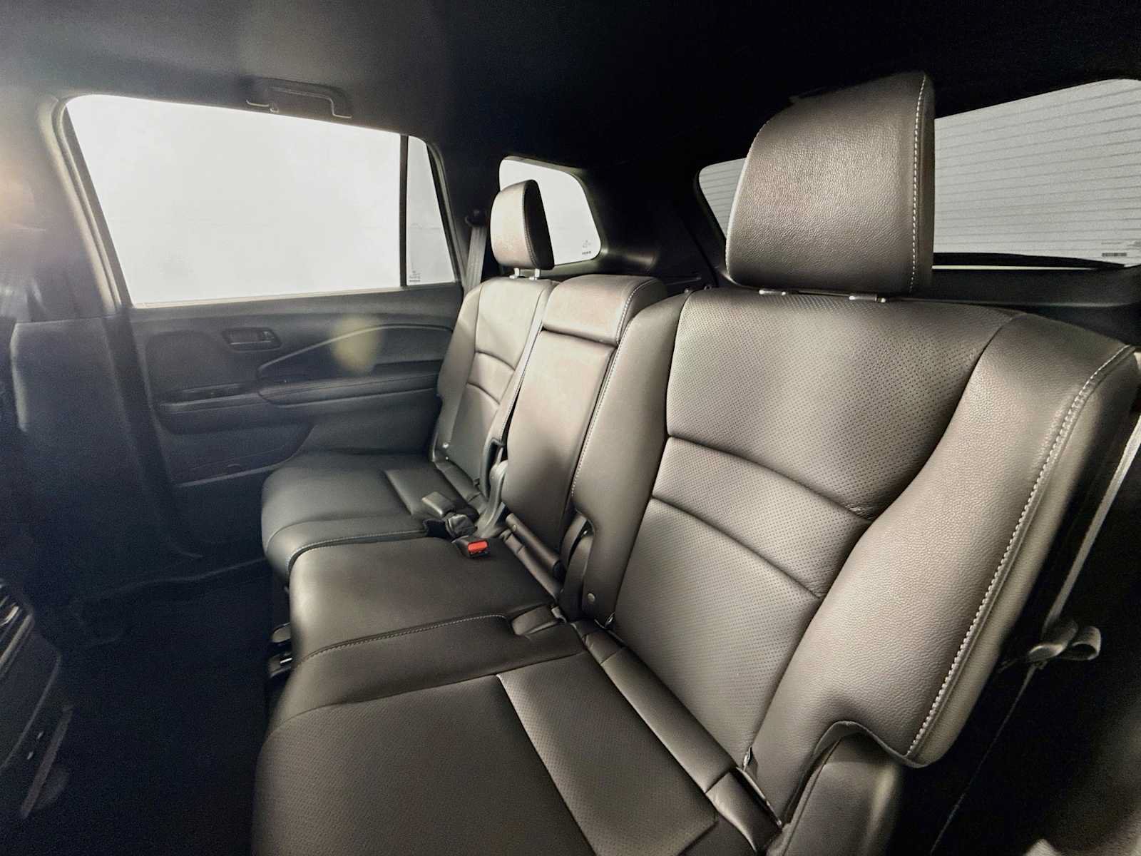 Certified 2025 Honda Passport EX-L image 34