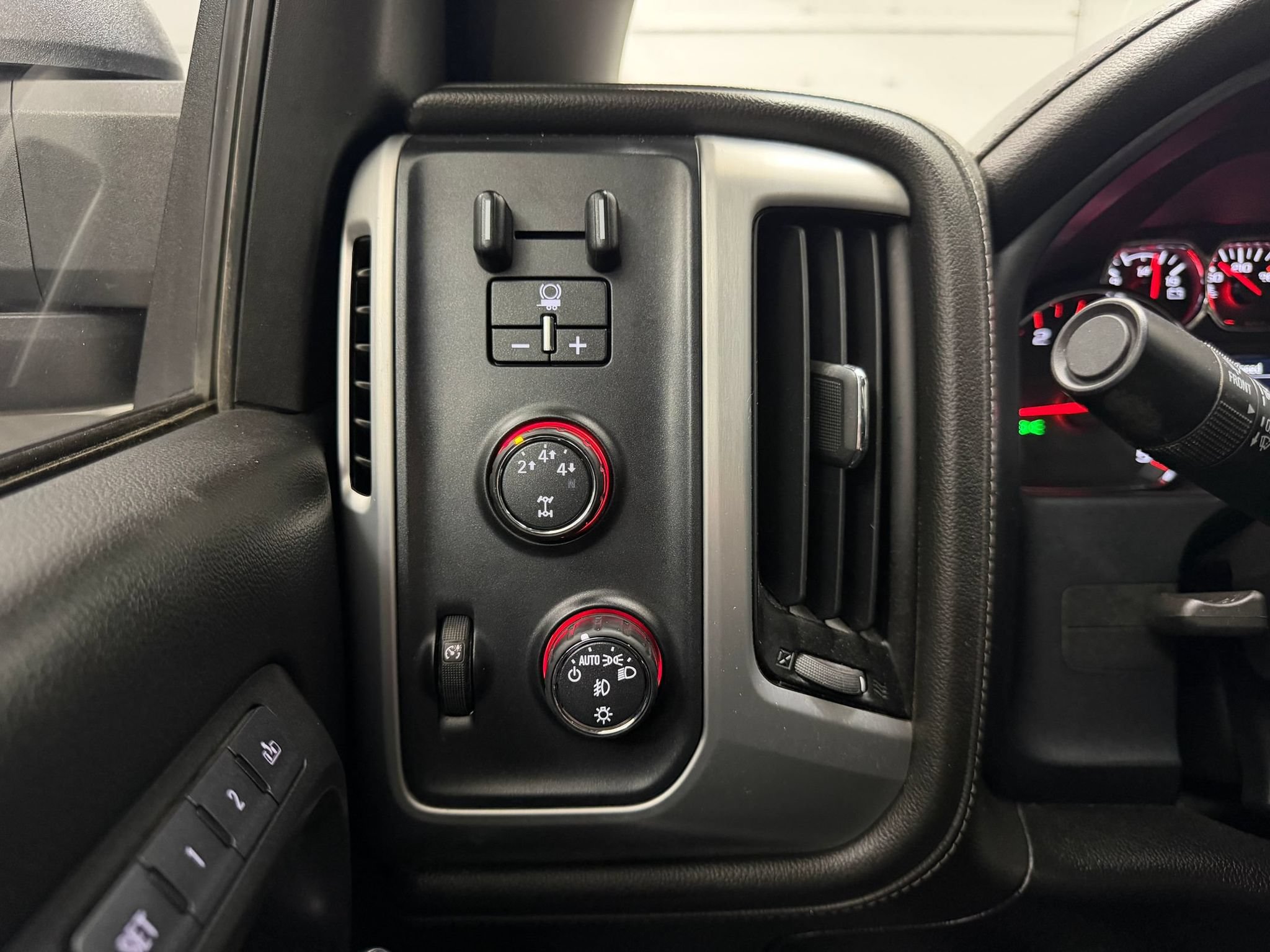 Used 2016 GMC Sierra 2500 SLT w/ Duramax Plus Package AWD/4WD image 19