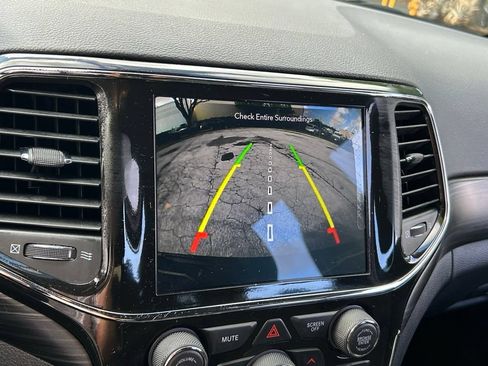 Certified 2022 Jeep Grand Cherokee Laredo E RWD image 24