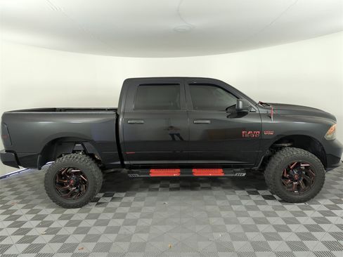 Used 2017 RAM 1500 Express w/ Express Value Package image 4