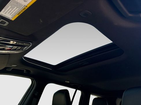 Used 2024 Jeep Grand Cherokee Altitude image 6