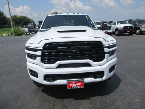 Used 2025 RAM 3500 Limited AWD/4WD image 14