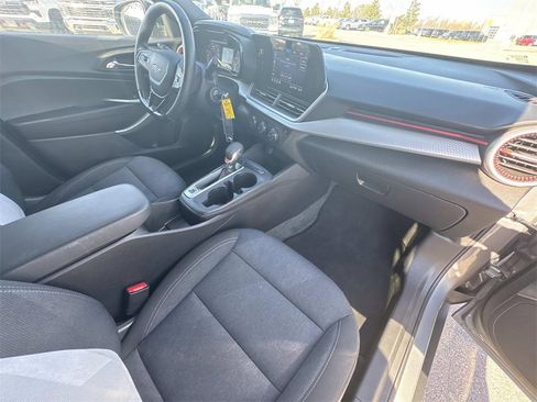 Used 2024 Chevrolet Trax RS w/ Driver Confidence Package image 14