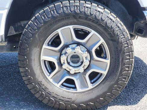 Used 2025 Ford F250 Lariat w/ FX4 Off-Road Package AWD/4WD image 9