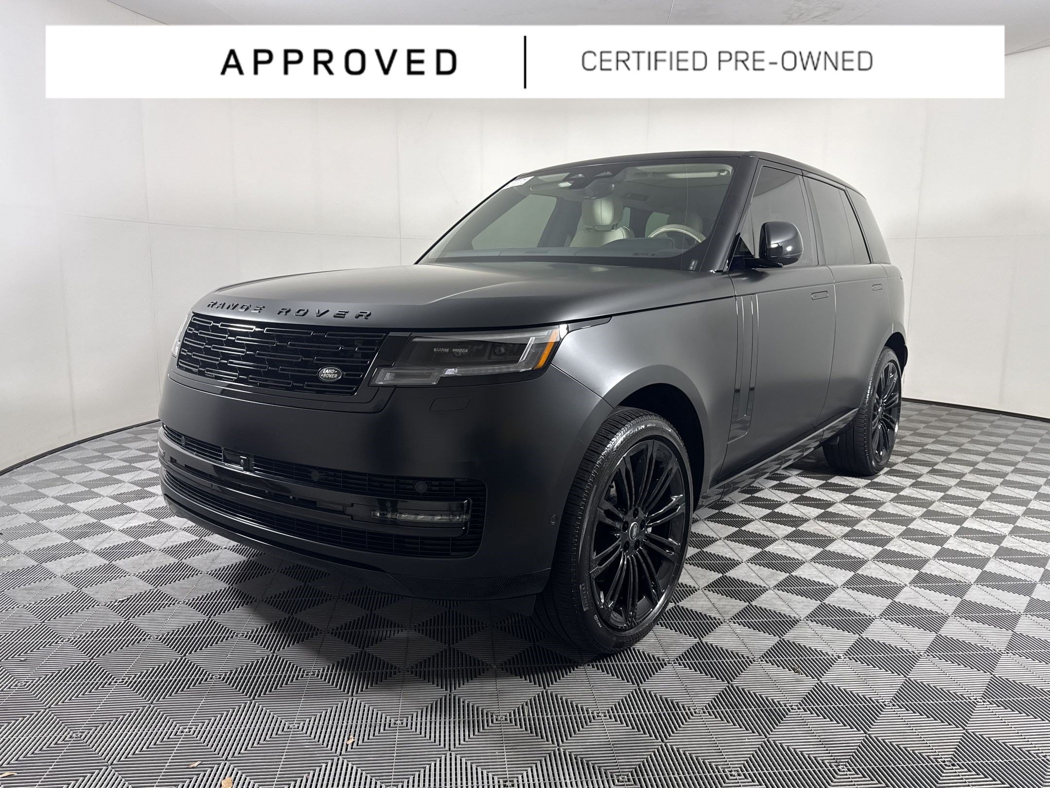 Used 2025 Land Rover Range Rover SE AWD/4WD image 1