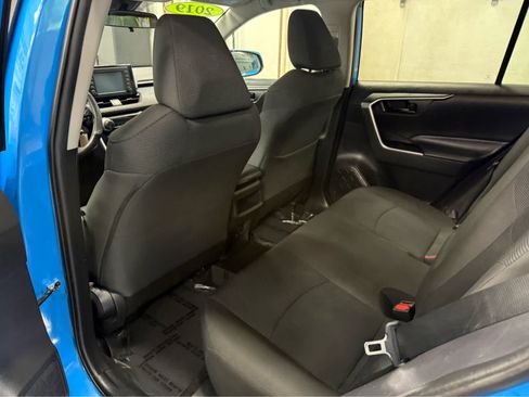 Used 2019 Toyota RAV4 LE w/ All Weather Liner Package AWD/4WD image 21