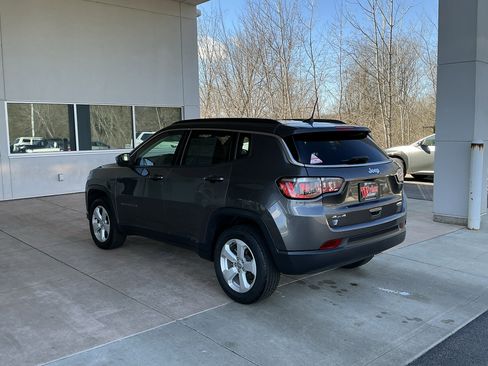 Used 2020 Jeep Compass Latitude w/ Cold Weather Group AWD/4WD image 19