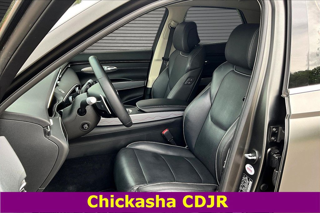 Used 2023 Genesis GV70 2.5T w/ Advanced Package AWD/4WD image 19