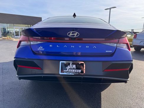 Used 2025 Hyundai Elantra Limited image 4